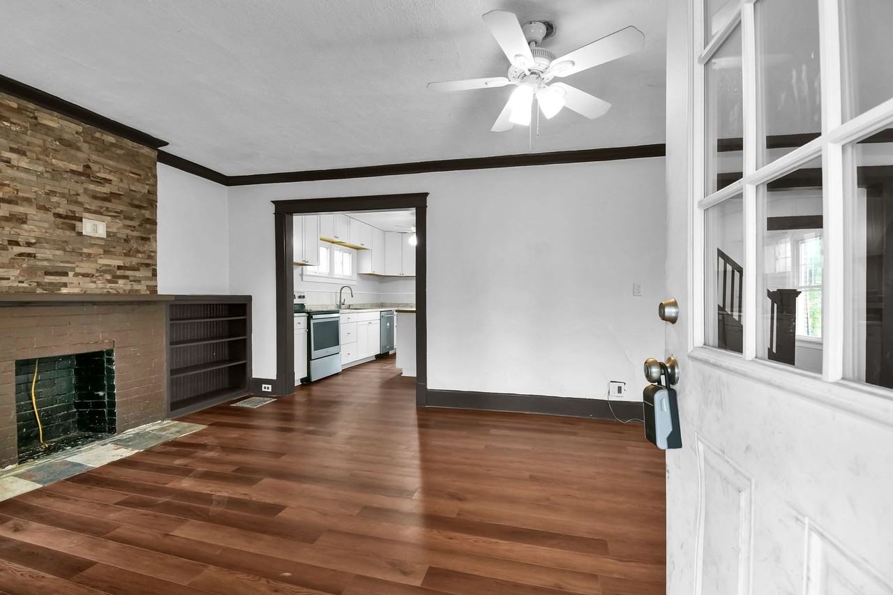 39 Charles St - Photo 7 of 34