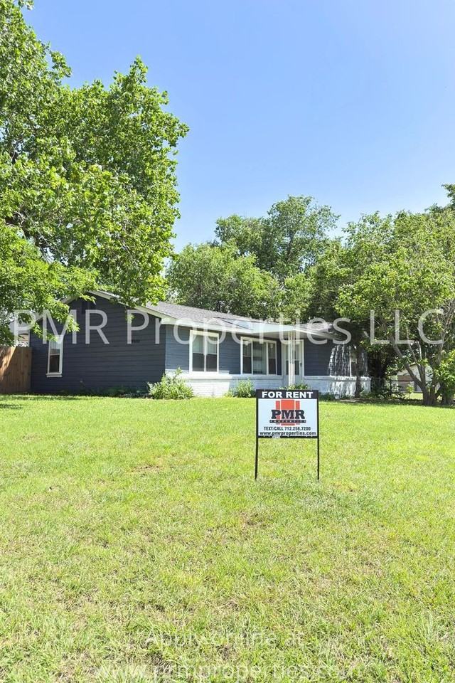 6310 Nw Elm Ave - Photo 2 of 19