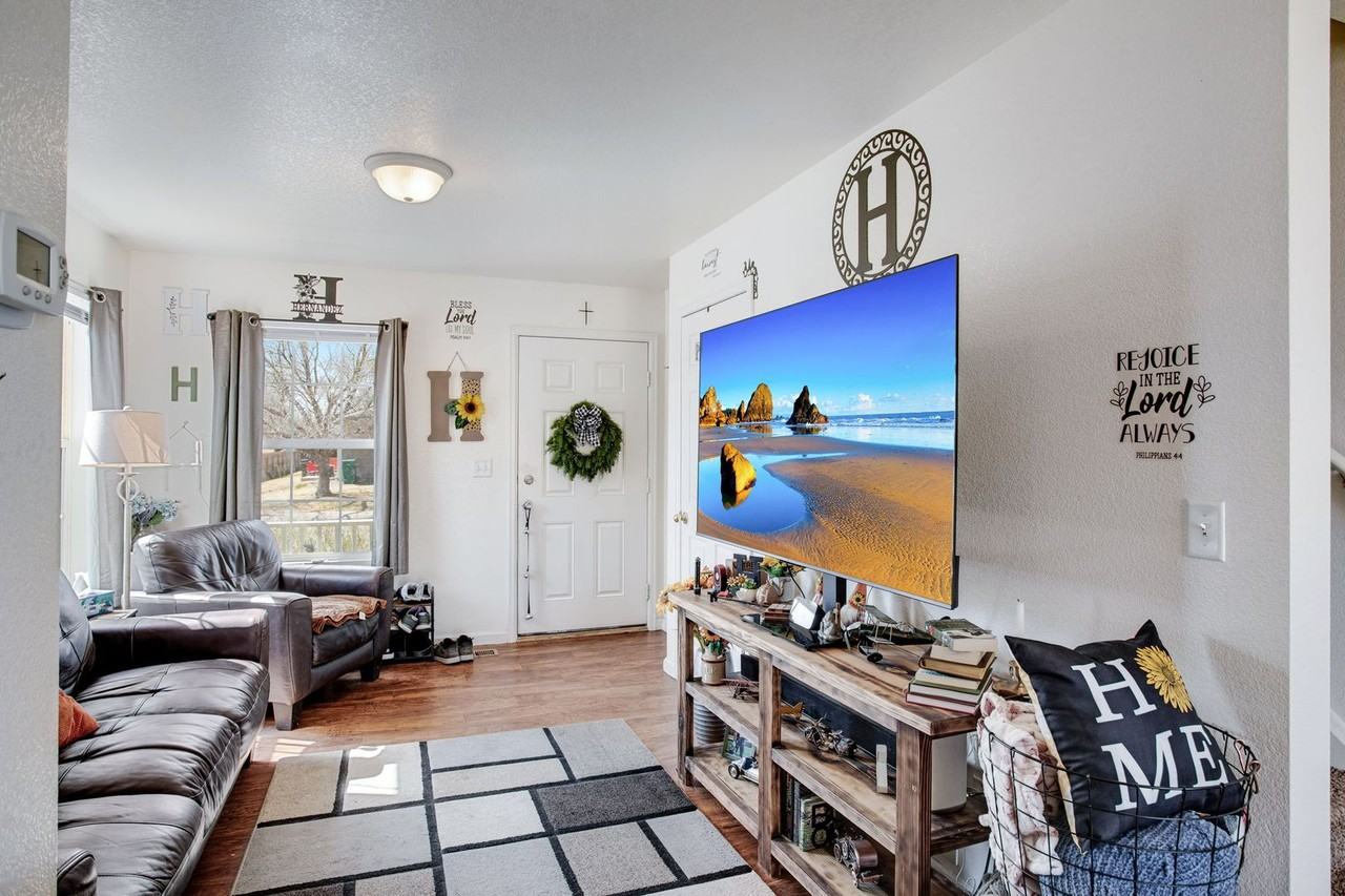 1751 Rowan Ln - Photo 3 of 16