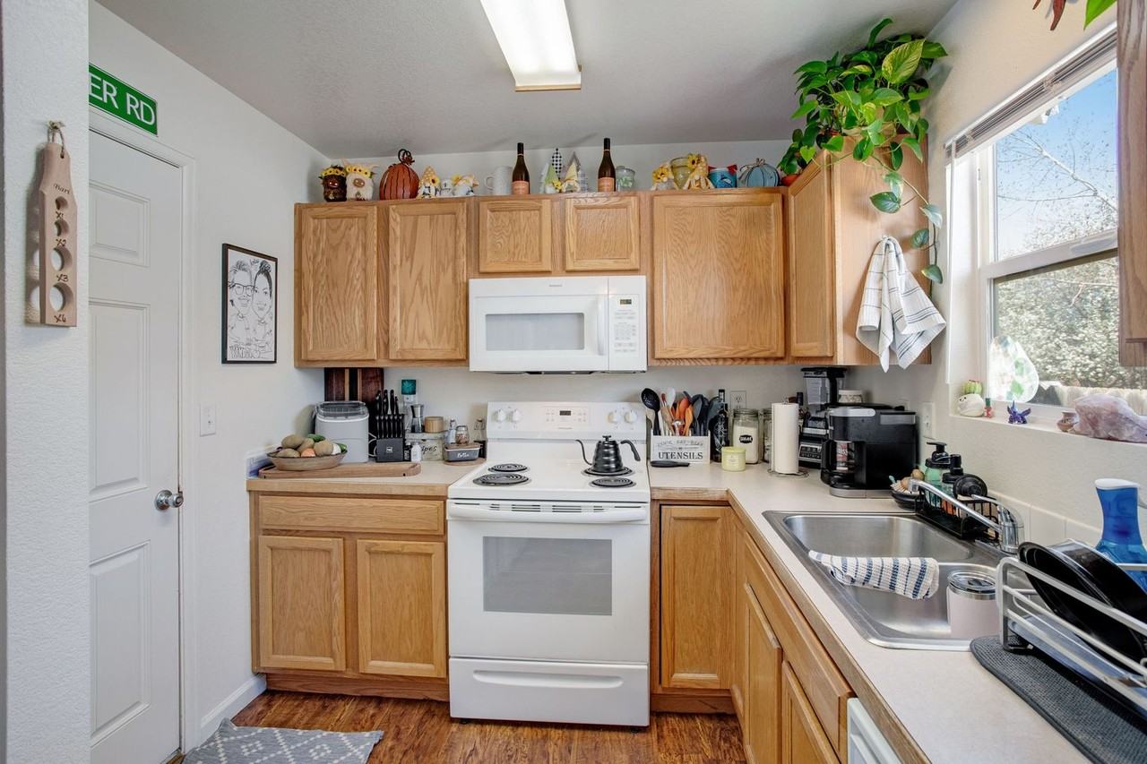 1751 Rowan Ln - Photo 6 of 16