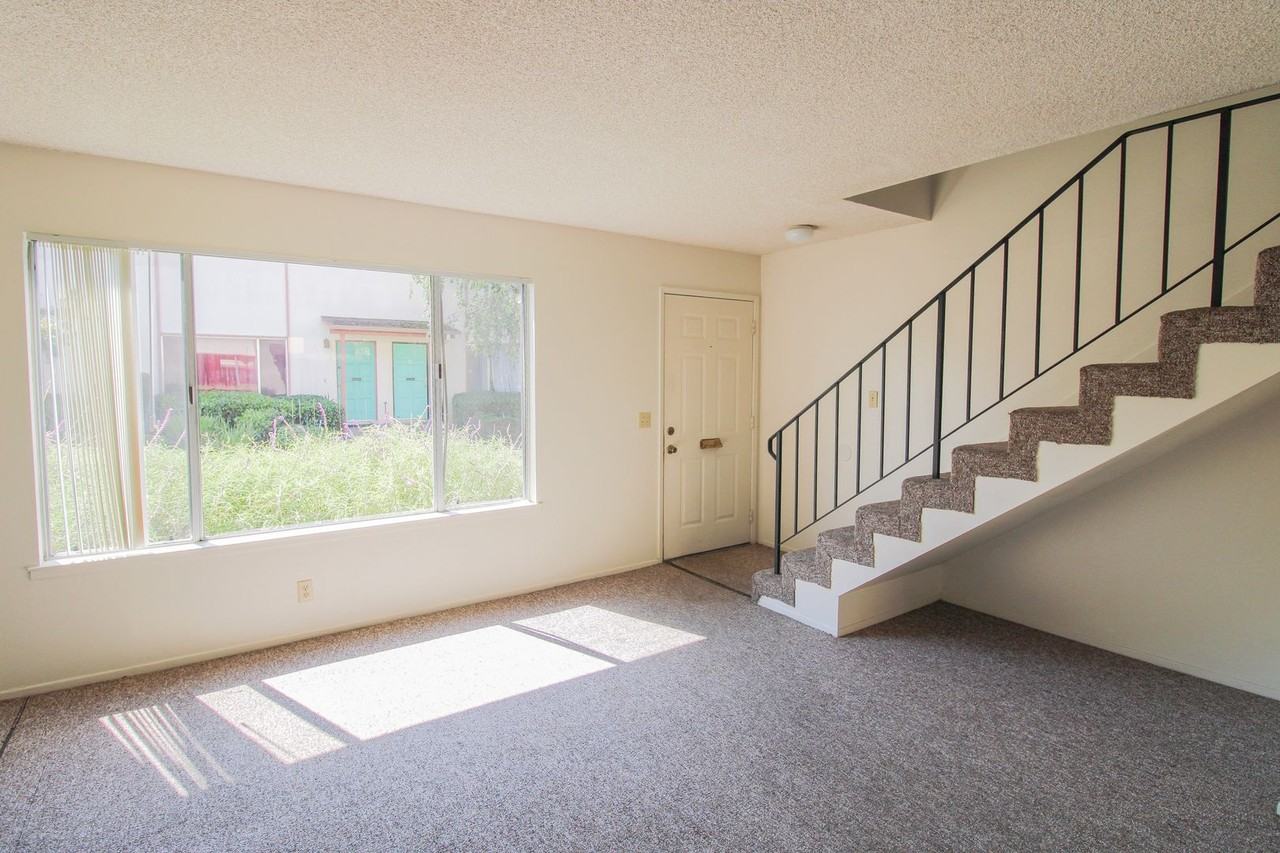 1338 Galleon Way - Photo 4 of 16
