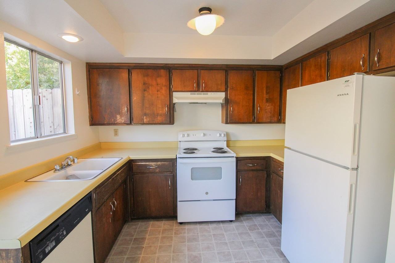 1338 Galleon Way - Photo 6 of 16