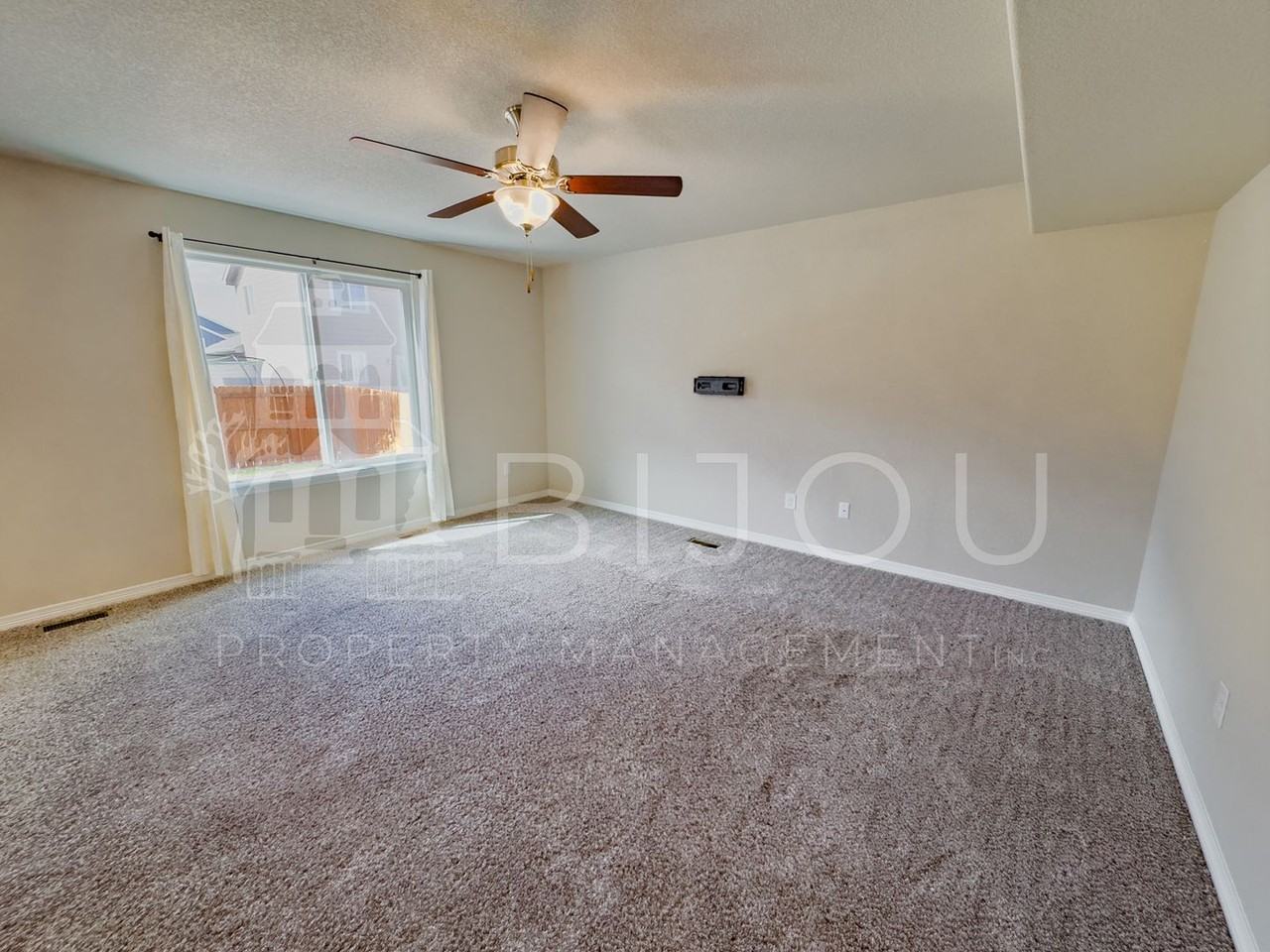 10881 Aliso Dr - Photo 4 of 29
