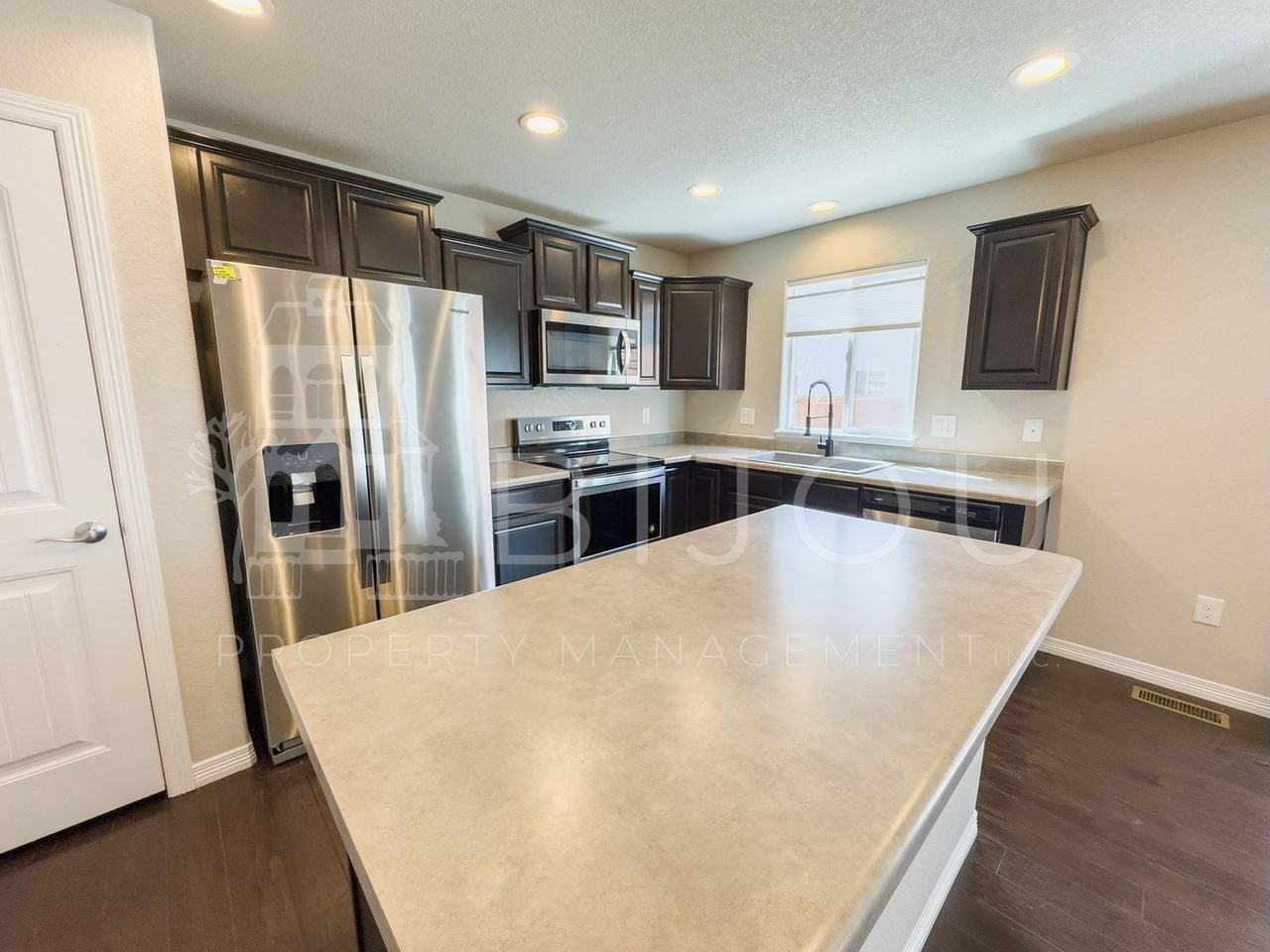 10881 Aliso Dr - Photo 4 of 29