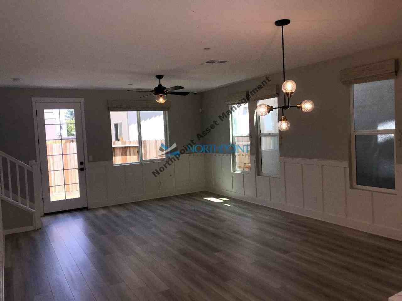 5013 Wuthering Ave - Photo 3 of 30