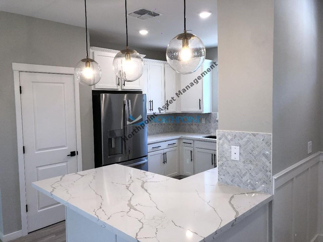 5013 Wuthering Ave - Photo 5 of 30