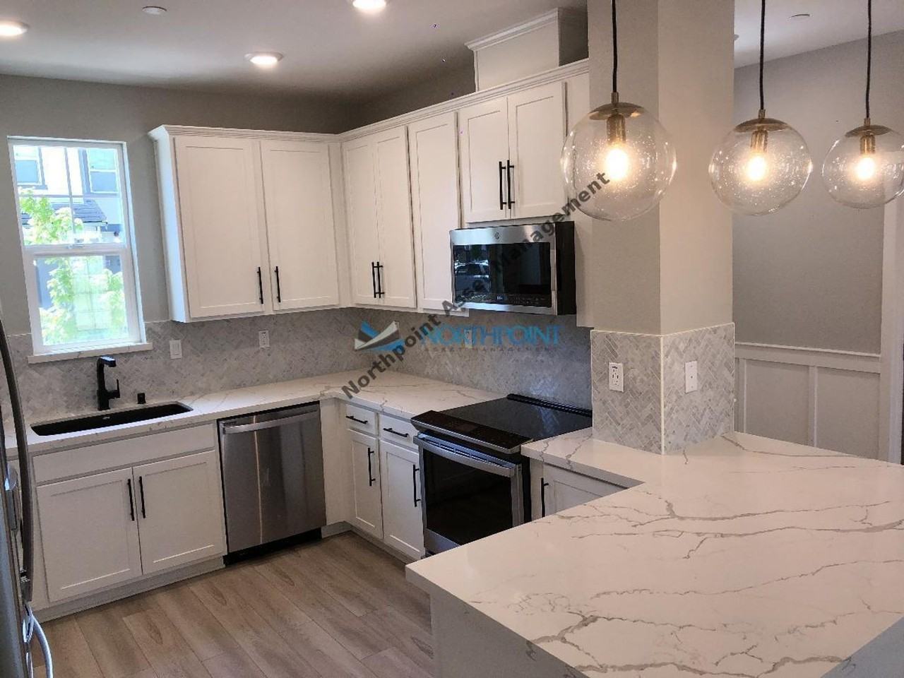 5013 Wuthering Ave - Photo 6 of 30