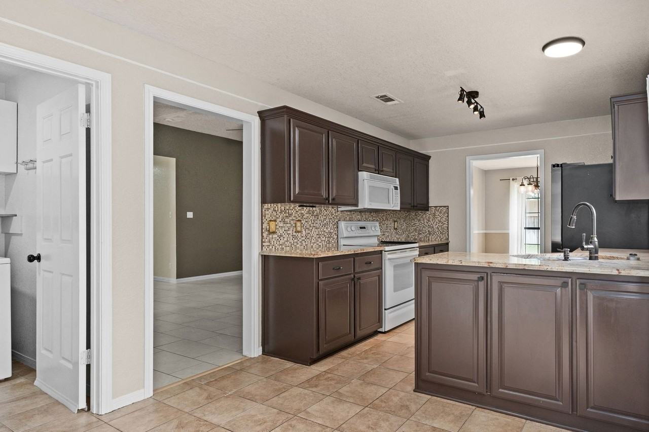 5003 Joseph Dr - Photo 4 of 16