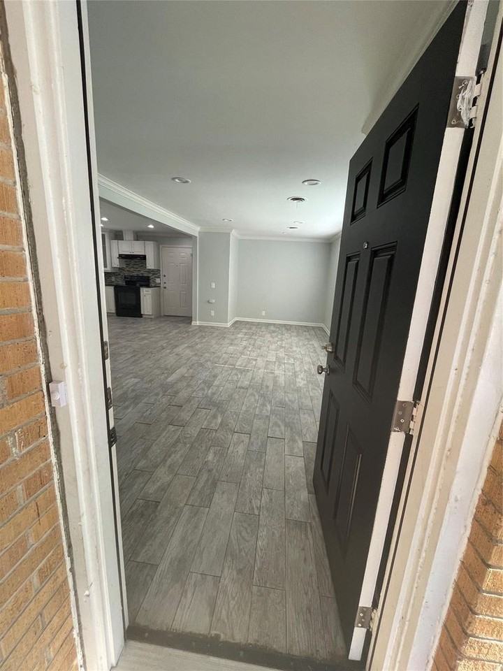 1225 Norwood Dr - Photo 3 of 22