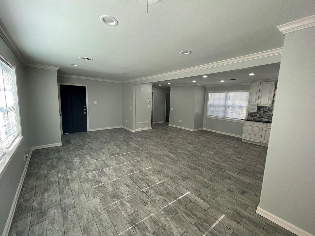 1225 Norwood Dr - Photo 5 of 22