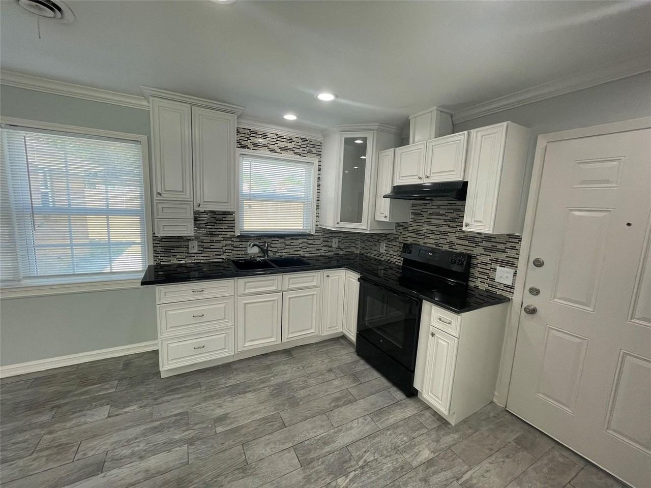 1225 Norwood Dr - Photo 6 of 22