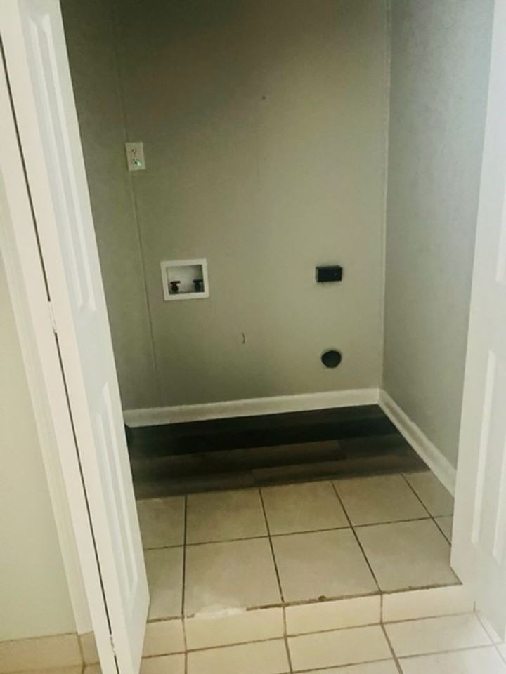 8326 Walden Rd E - Photo 3 of 13