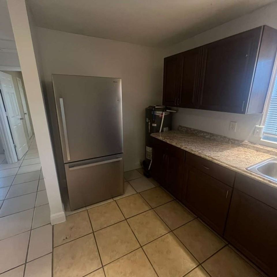 1427 Markland Ave - Photo 2 of 11