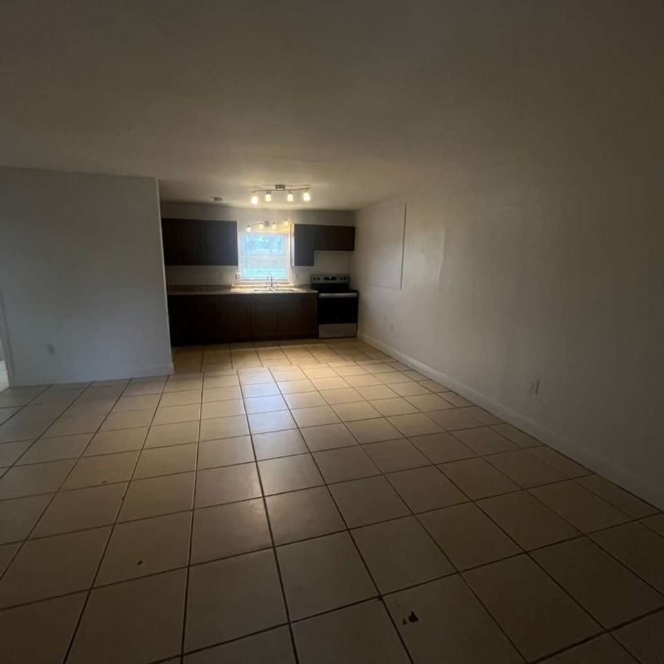 1427 Markland Ave - Photo 3 of 11