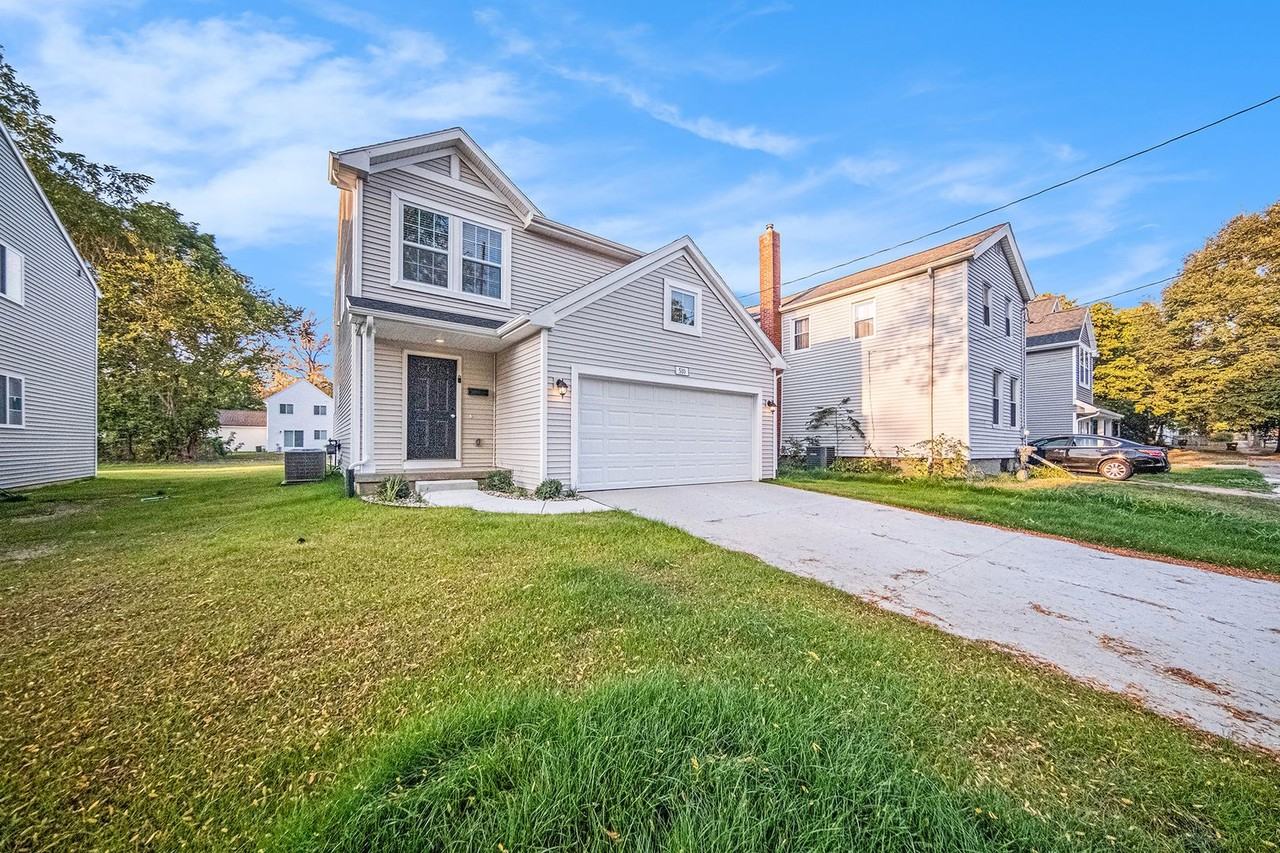 1027 Maple Ave - Photo 2 of 20