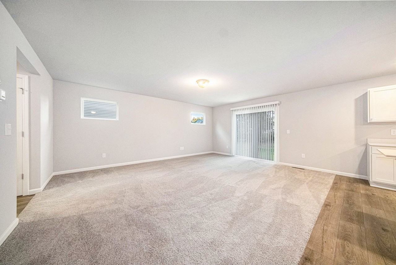 1027 Maple Ave - Photo 4 of 20