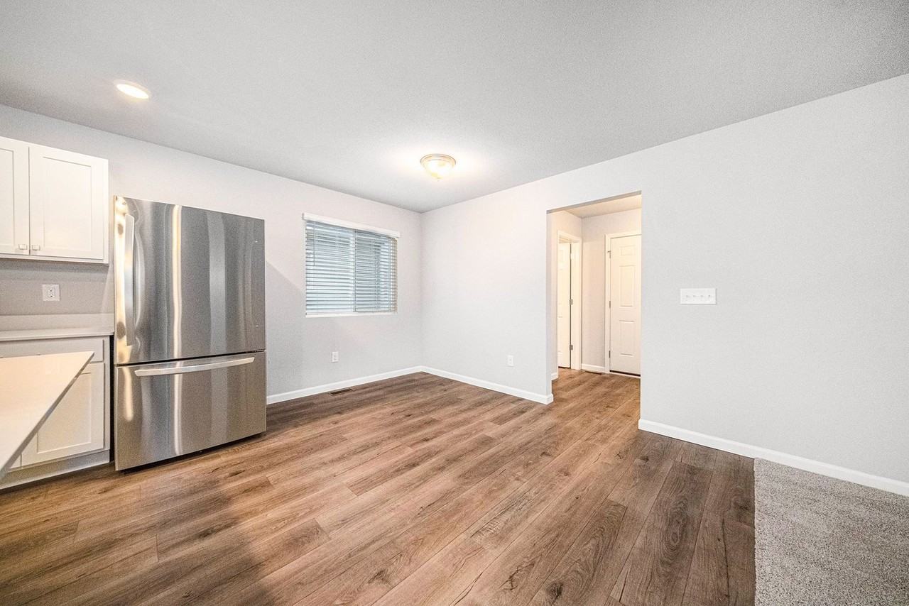 1027 Maple Ave - Photo 5 of 20