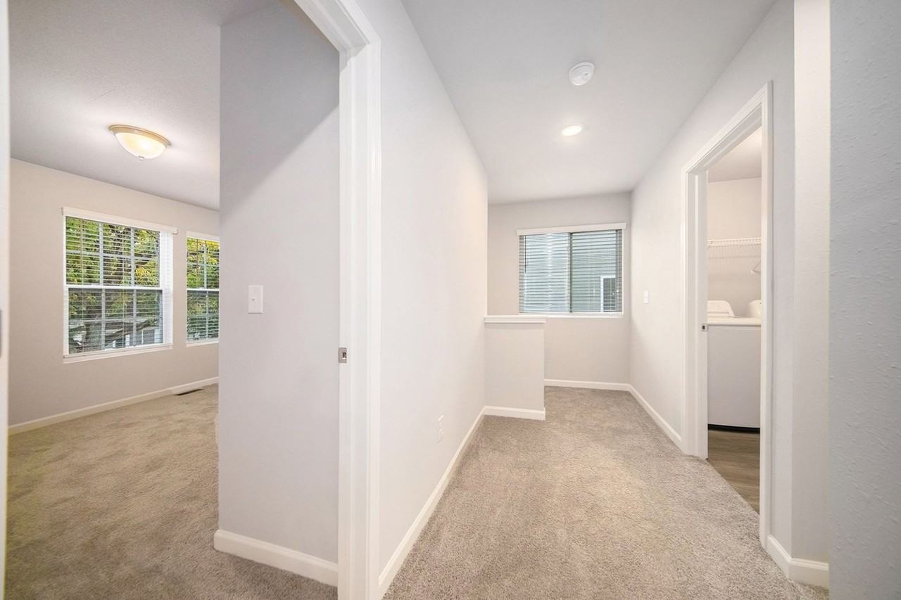 1027 Maple Ave - Photo 6 of 20