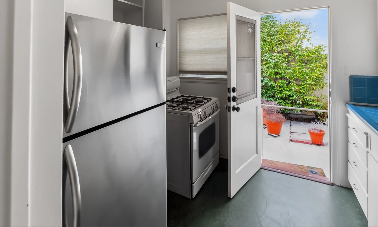 MH 1726 Midvale Ave - Photo 3 of 6