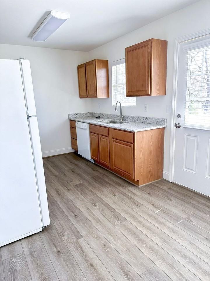 725 Carolina Ave - Photo 2 of 8