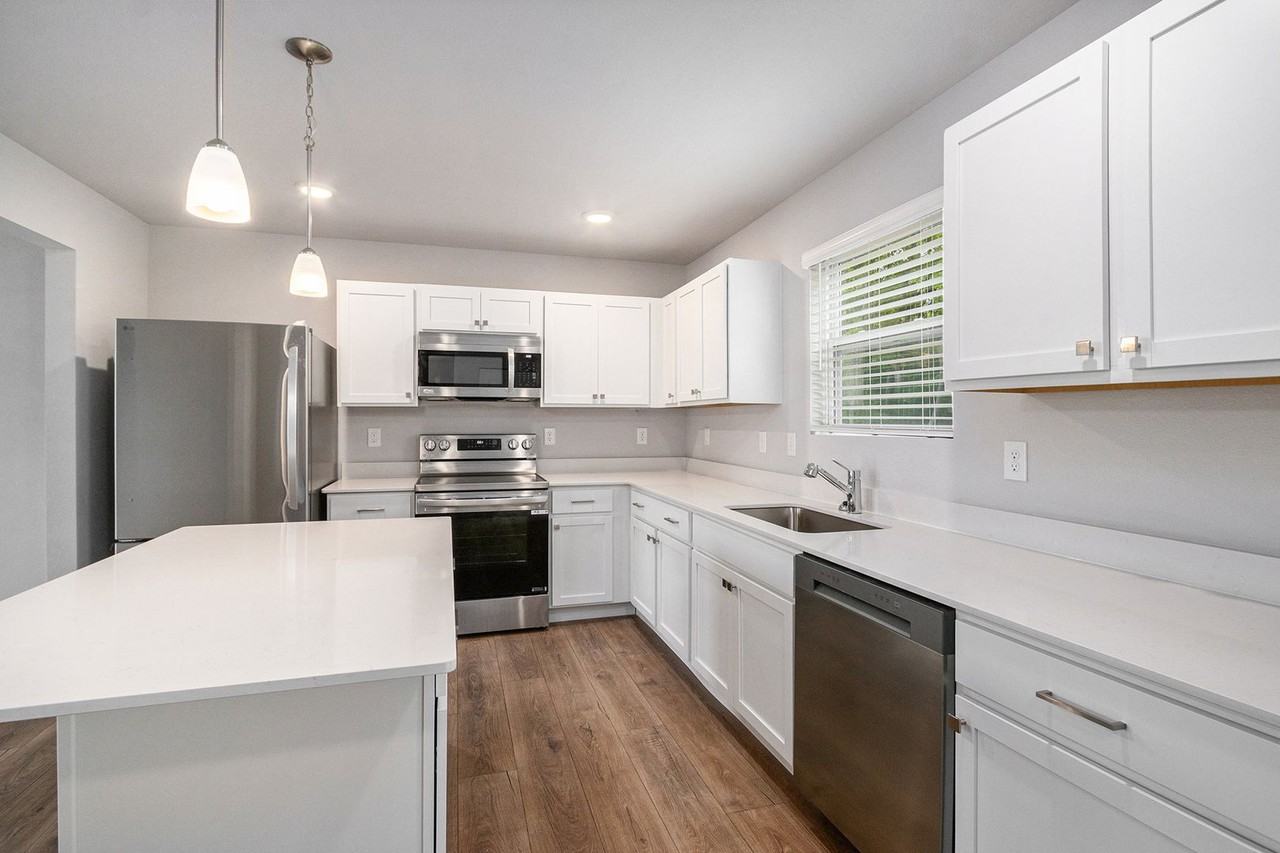 11323 Foxway Dr - Photo 2 of 27