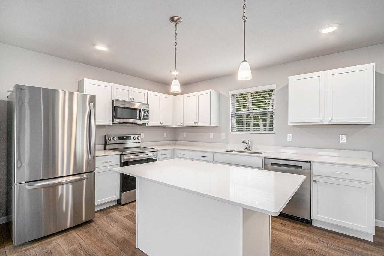 11323 Foxway Dr - Photo 3 of 27