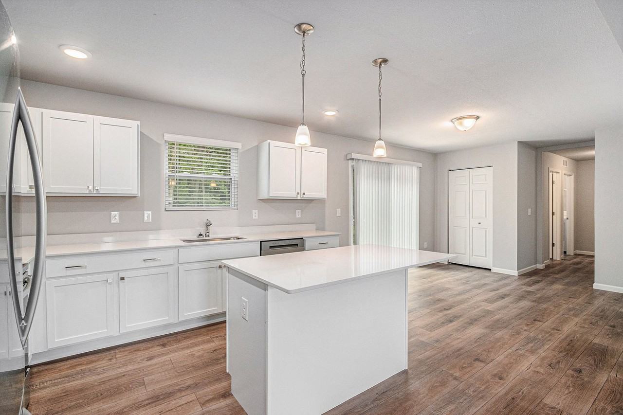 11323 Foxway Dr - Photo 4 of 27