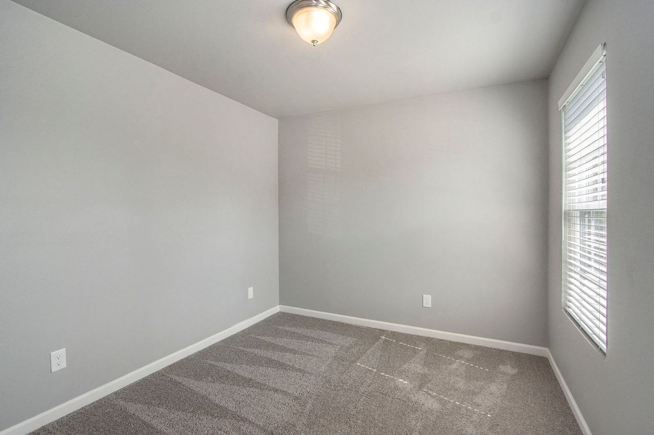 1658 Carolyn Dr - Photo 3 of 22