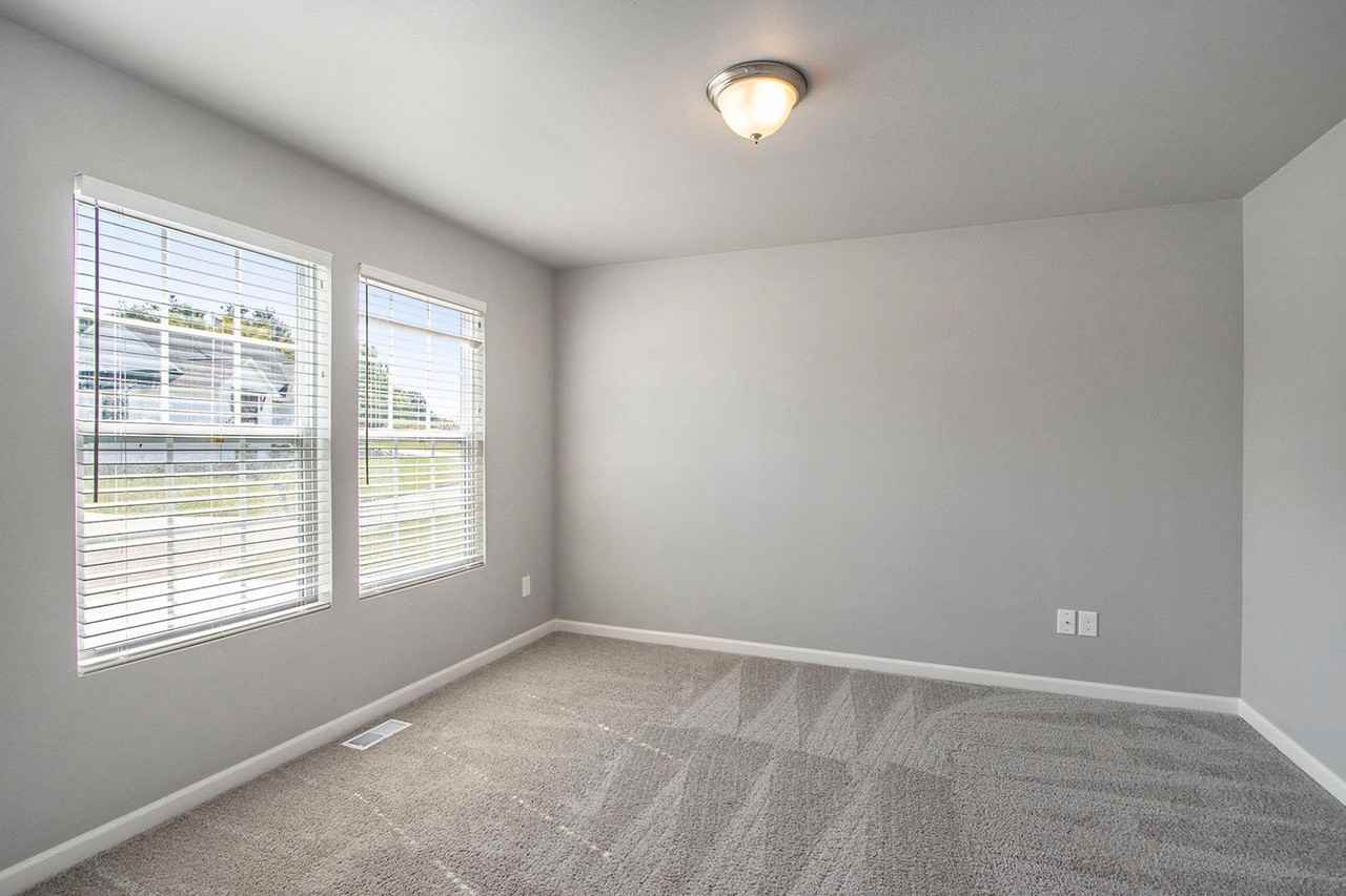 1658 Carolyn Dr - Photo 4 of 22