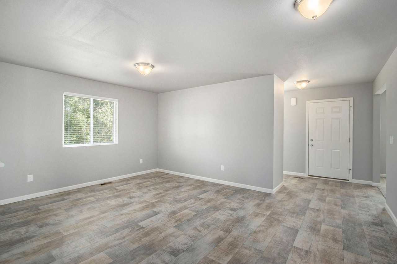 1658 Carolyn Dr - Photo 5 of 22
