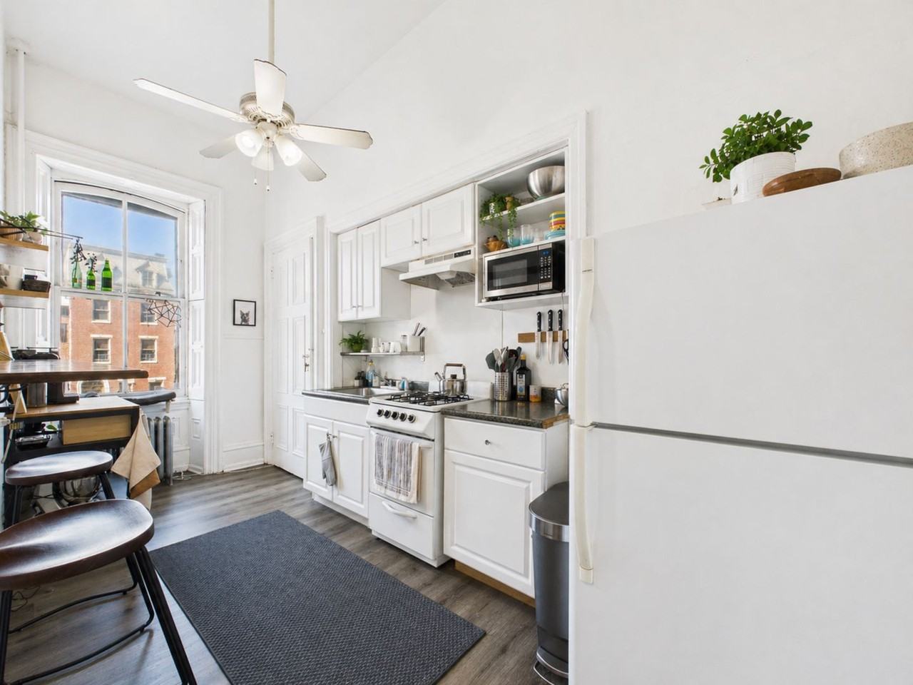 2020 Spring Garden St - Photo 4 of 8