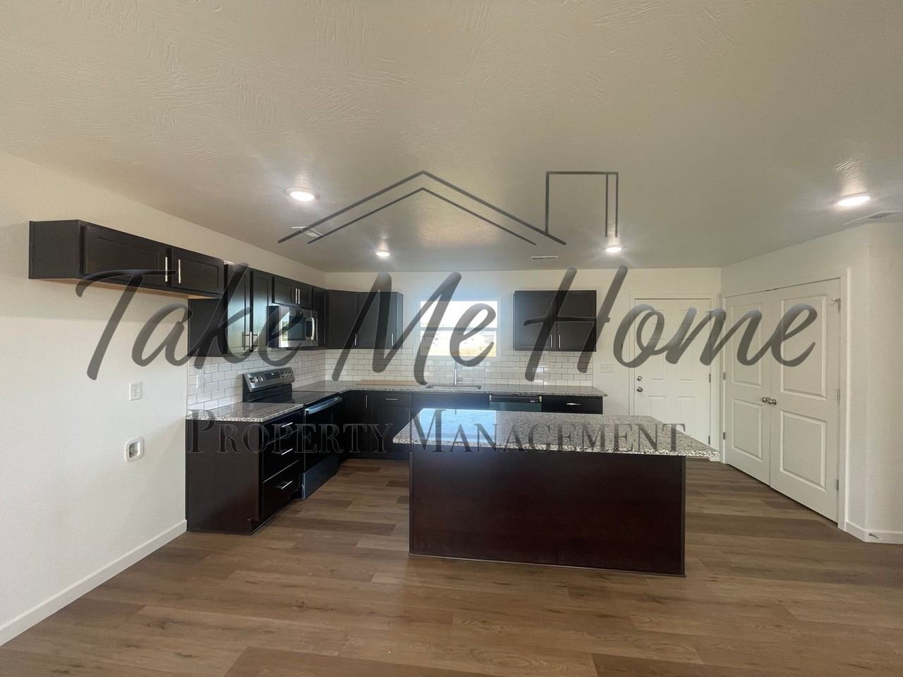 1743 N Boxwood Dr - Photo 4 of 13