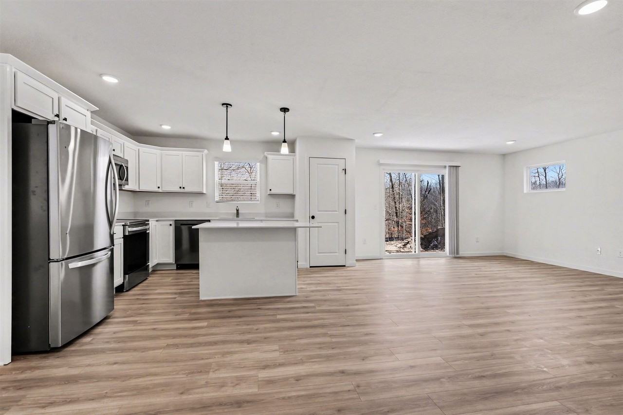 1639 Reagan Ln - Photo 2 of 26