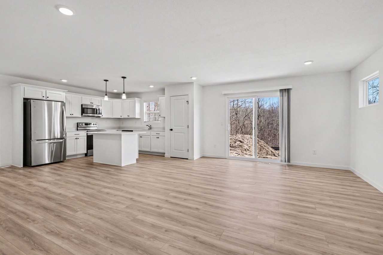 1639 Reagan Ln - Photo 4 of 26