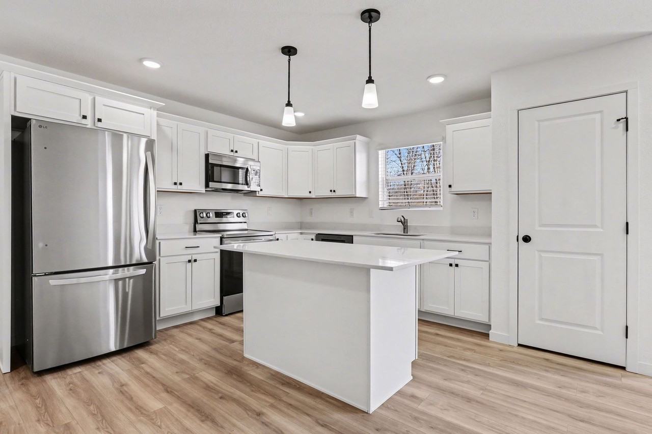 1639 Reagan Ln - Photo 6 of 26