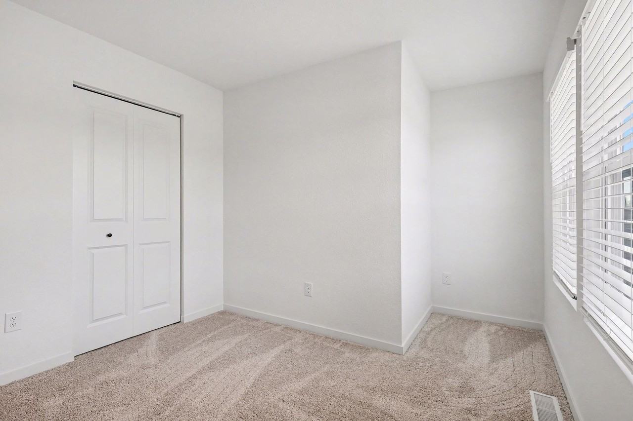 1639 Reagan Ln - Photo 7 of 26