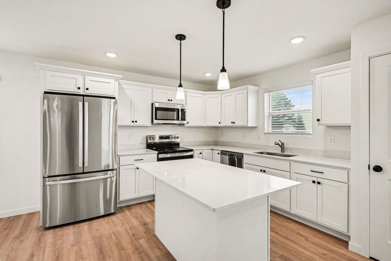 1635 Reagan Ln - Photo 2 of 20