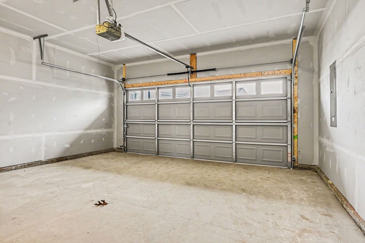 1635 Reagan Ln - Photo 4 of 20