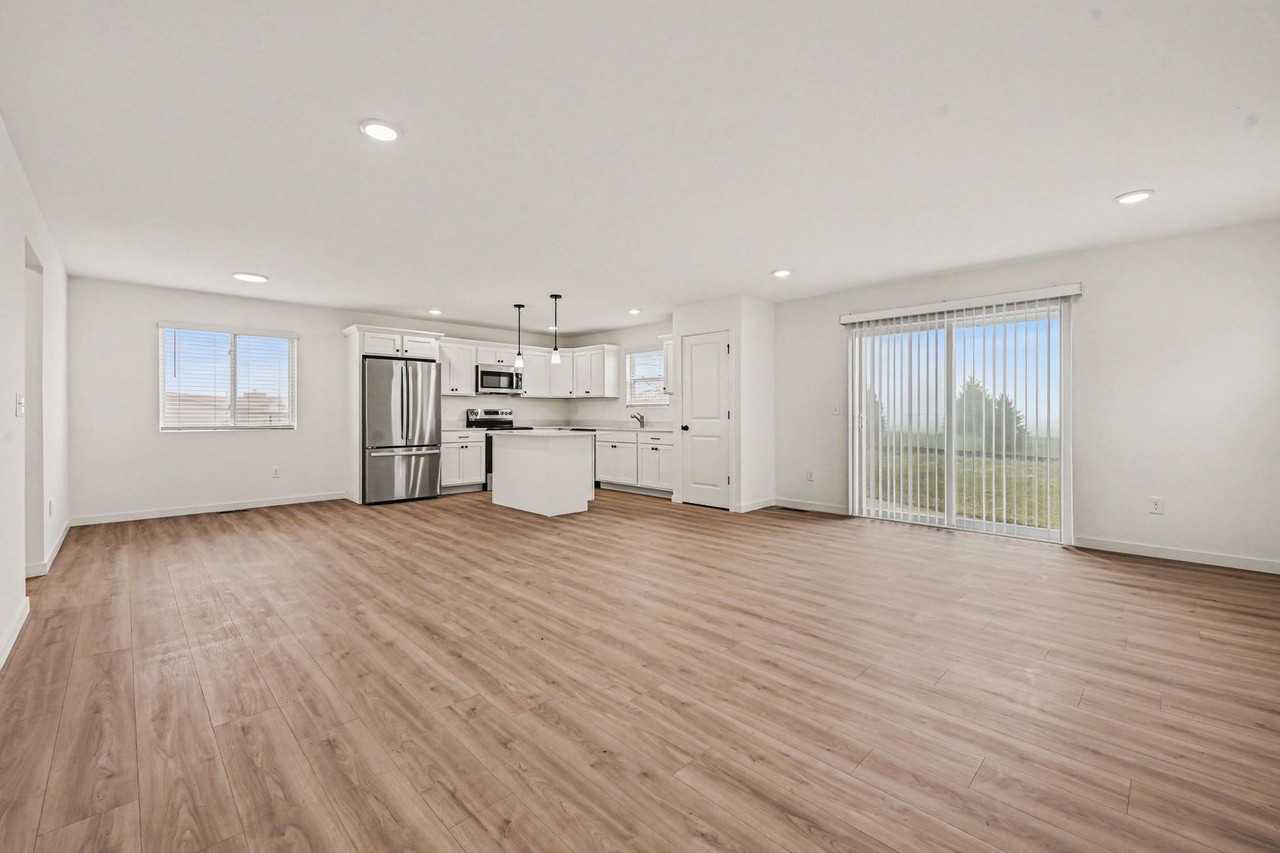 1635 Reagan Ln - Photo 5 of 20