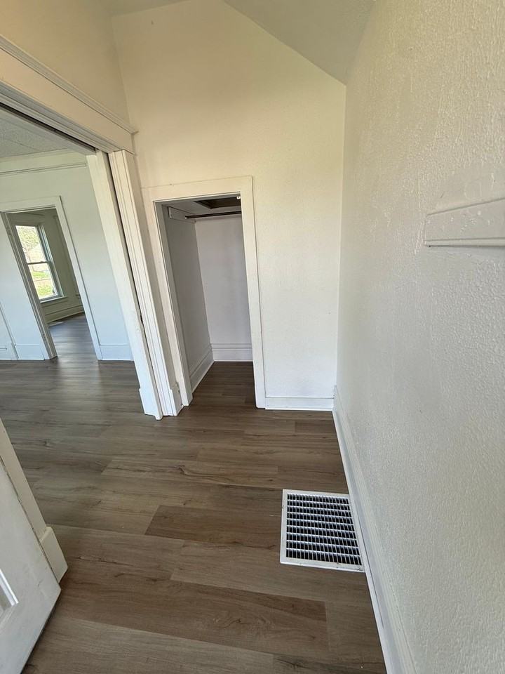 1620 Rebecca St - Photo 3 of 14
