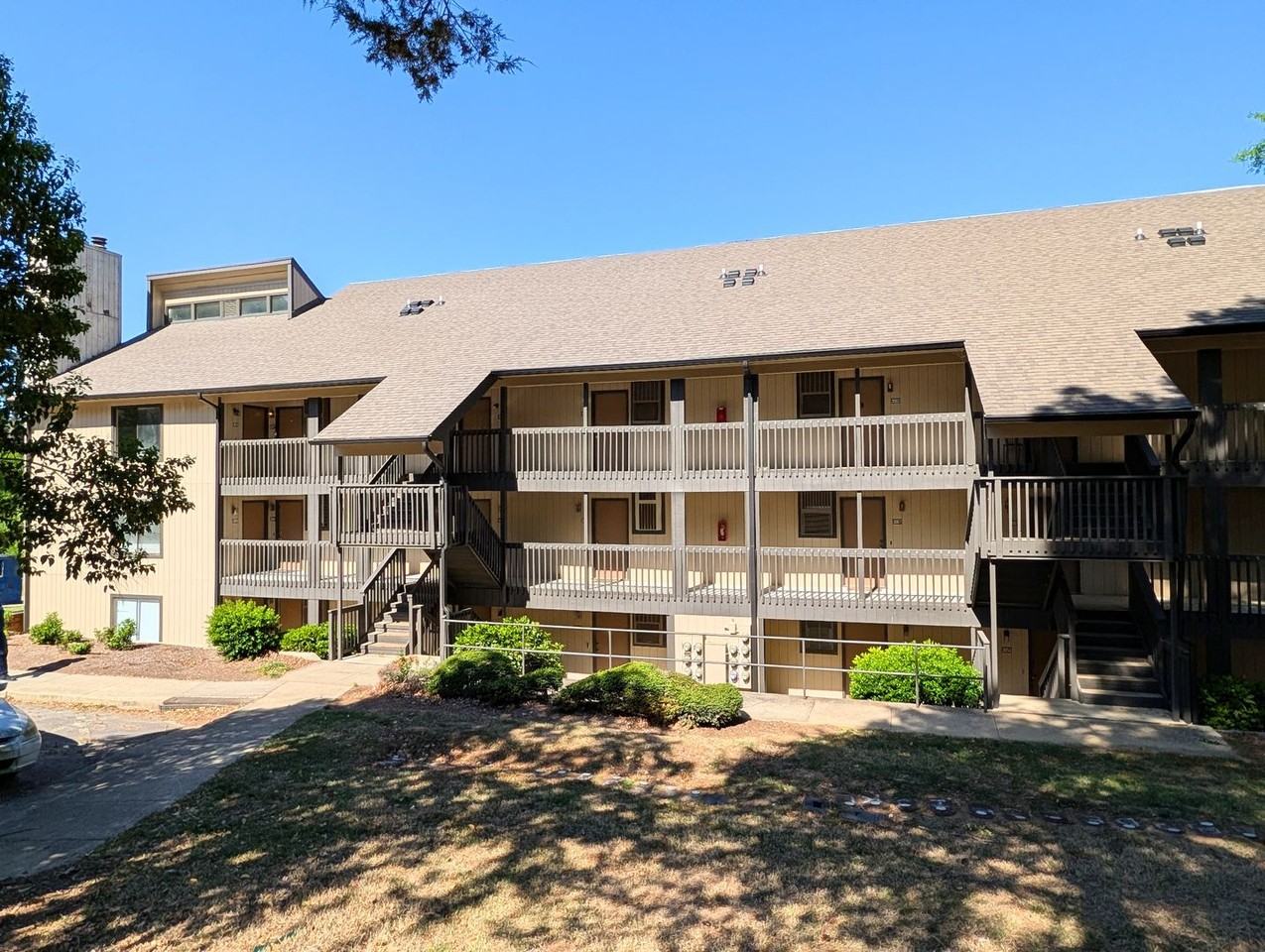 3065 Huntleigh Dr