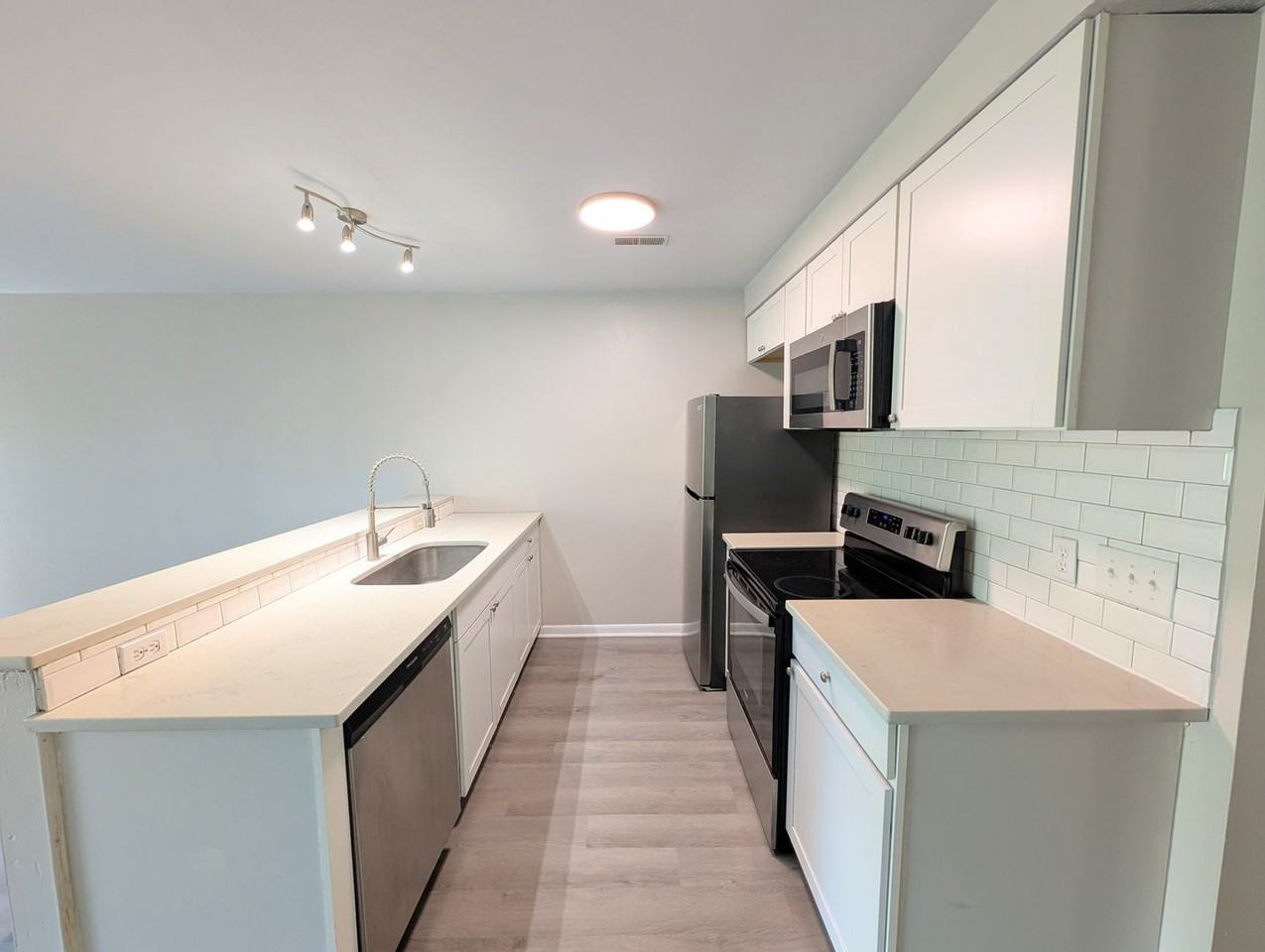 3065 Huntleigh Dr - Photo 2 of 7