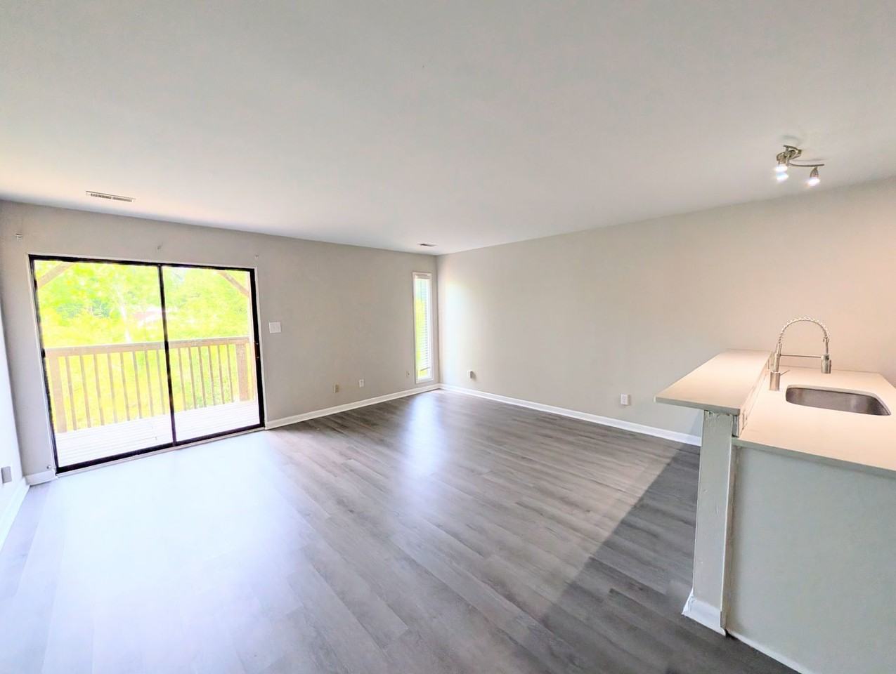 3065 Huntleigh Dr - Photo 3 of 7