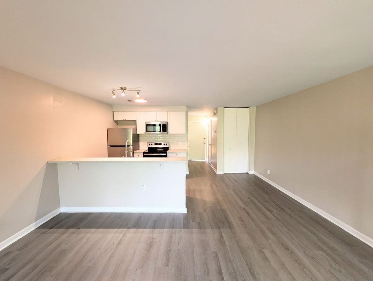 3065 Huntleigh Dr - Photo 4 of 7