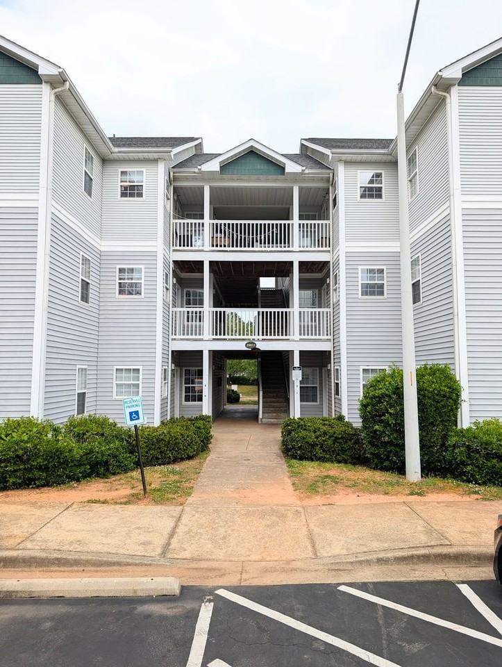 2011 Wolfmill Dr #203