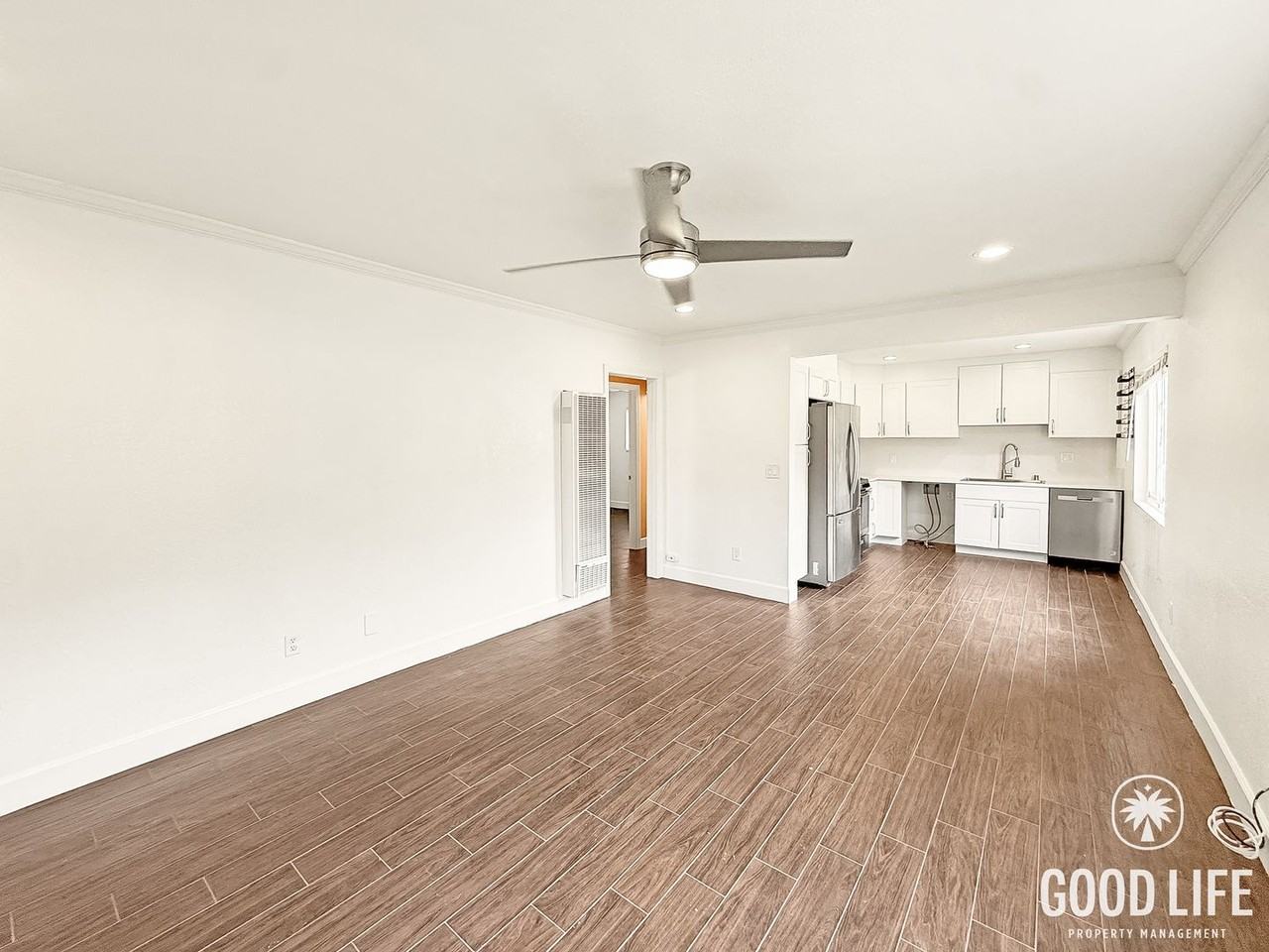 2033 Oliver Ave - Photo 2 of 9