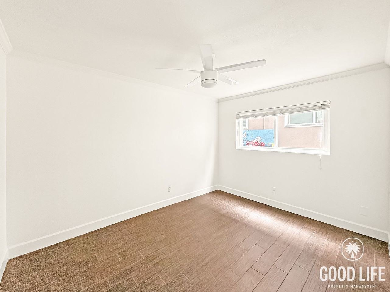 2033 Oliver Ave - Photo 4 of 9