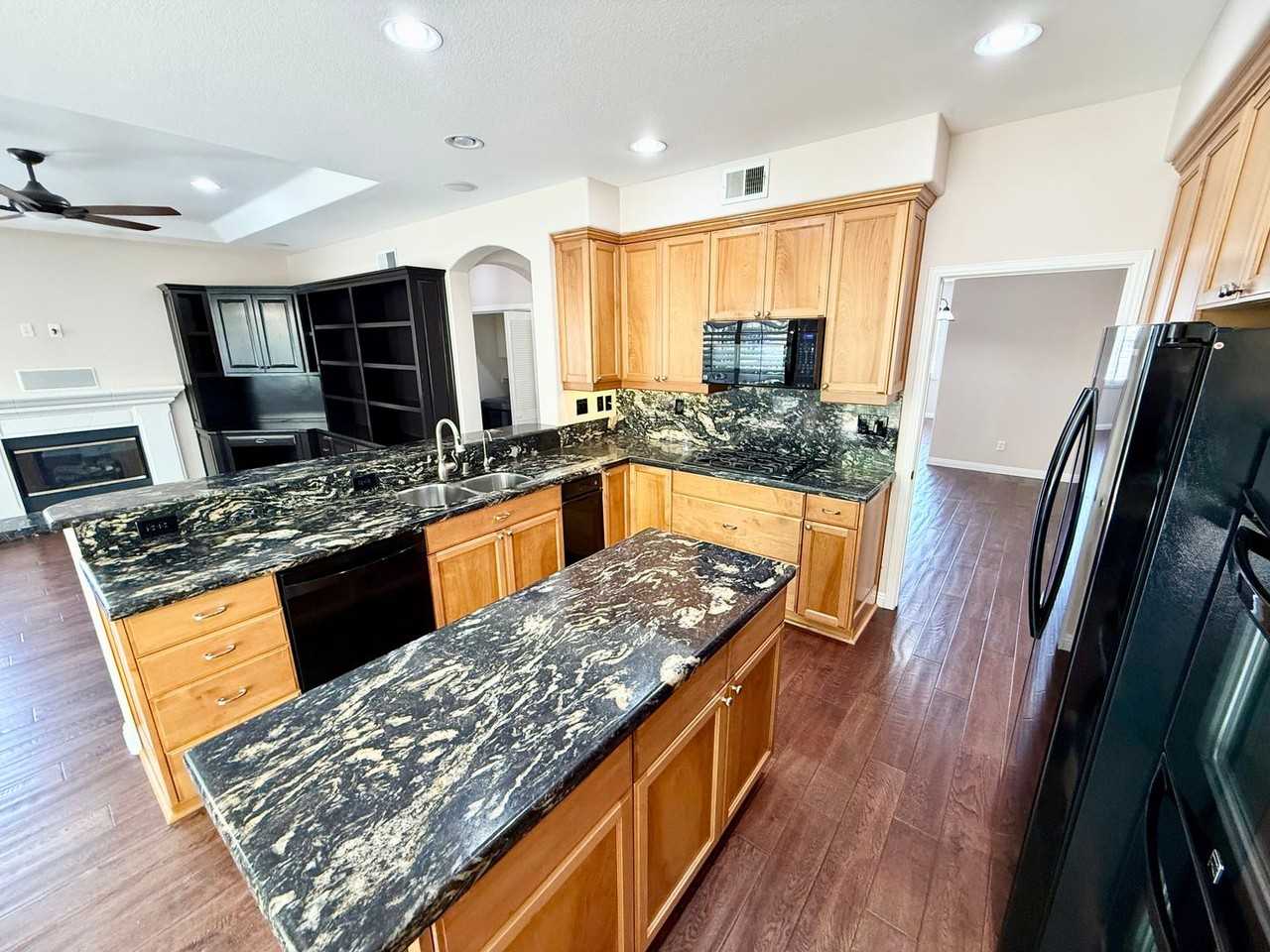 2710 Carriagedale Row - Photo 7 of 41