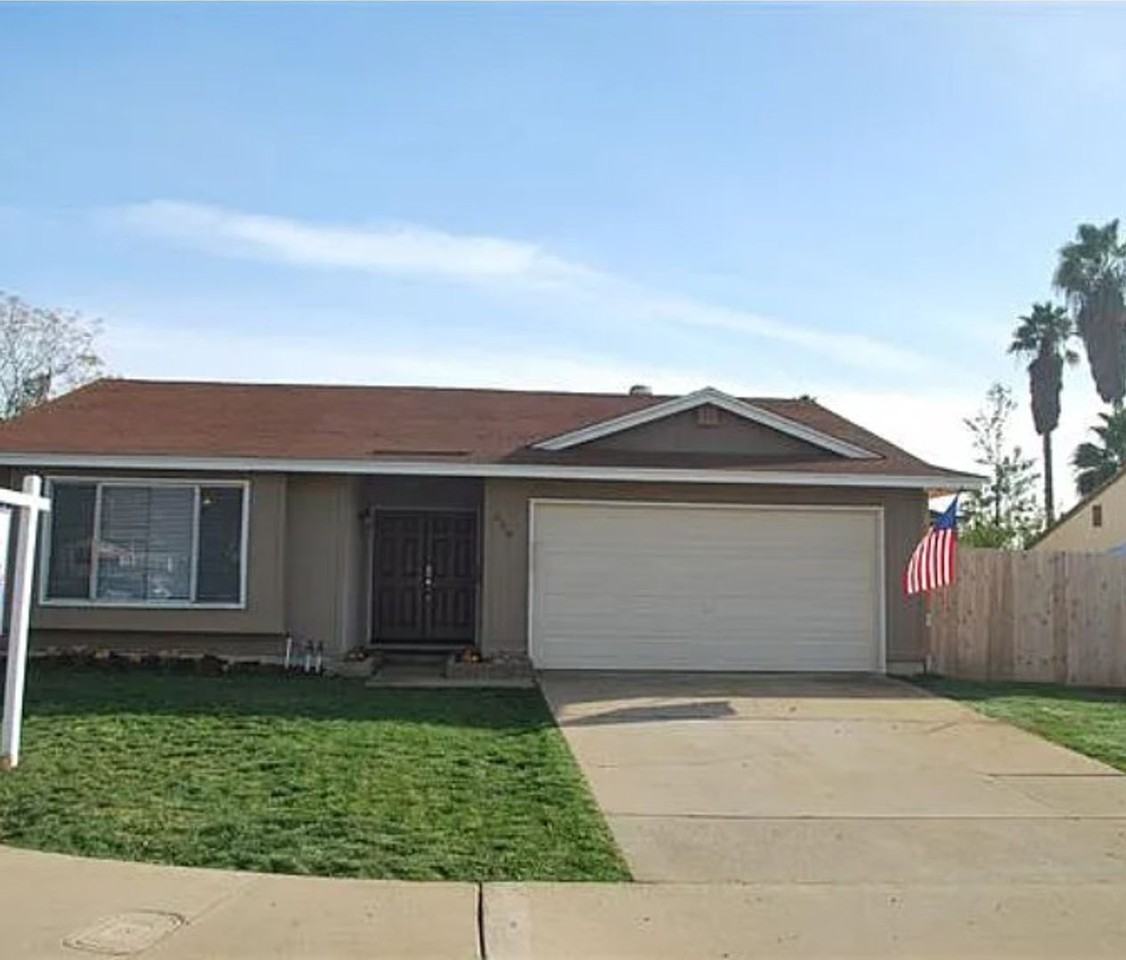 549 Danny St - Photo 2 of 30