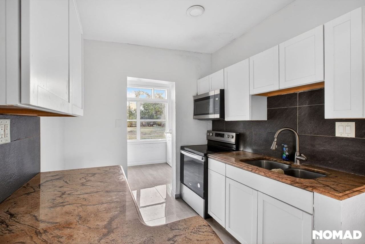 11607 Sawyer St - Photo 2 of 24